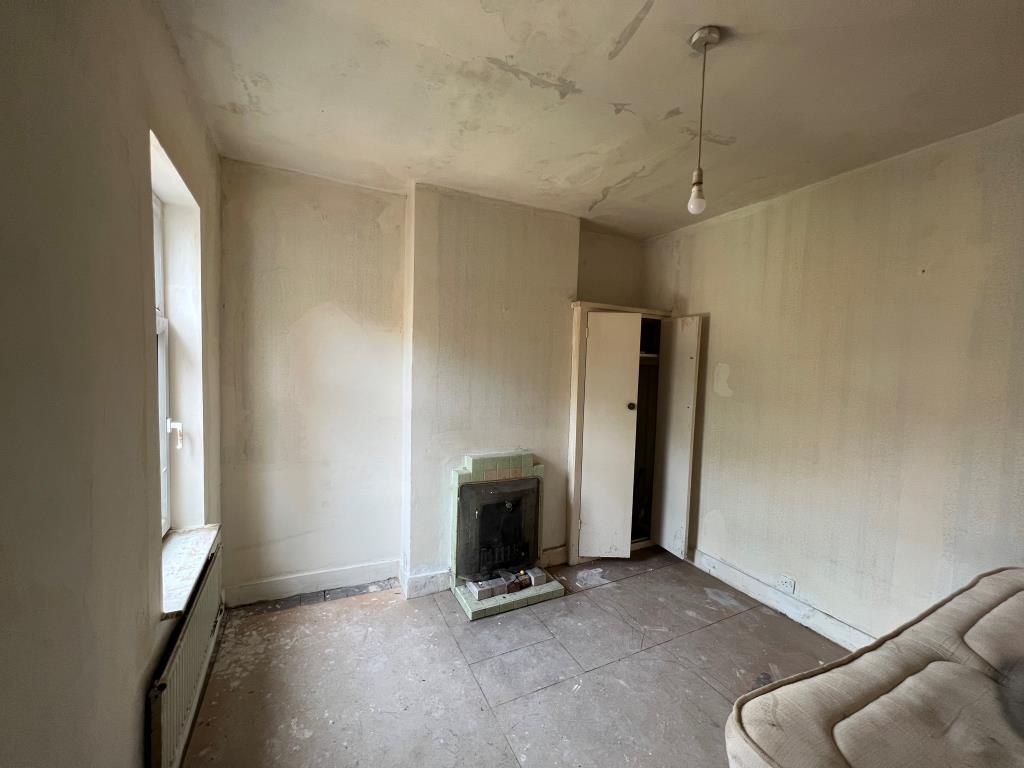 Lot: 82 - HOUSE FOR IMPROVEMENT - Three Bedroom House In Need of Improvement in Bournemouth